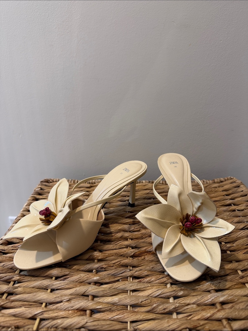 Zara Cream Floral Appliqué Heeled Slides